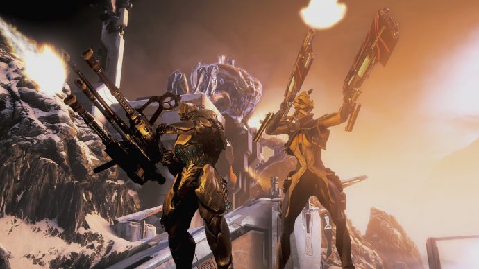 Two characters pose with their weapons in Warframe.
